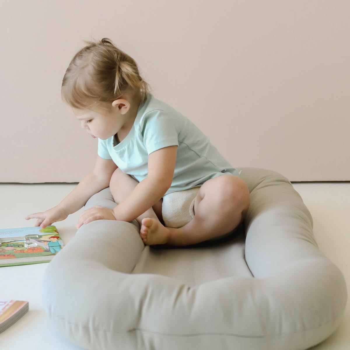 CooCooBaby baby nest cover with soft cotton detail supports gentle lounging.