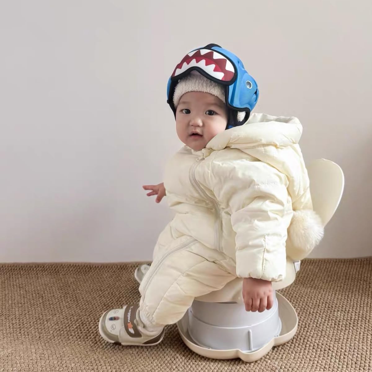 CoocooBaby travel bag and liners in view, ensuring quick cleanup on the go.