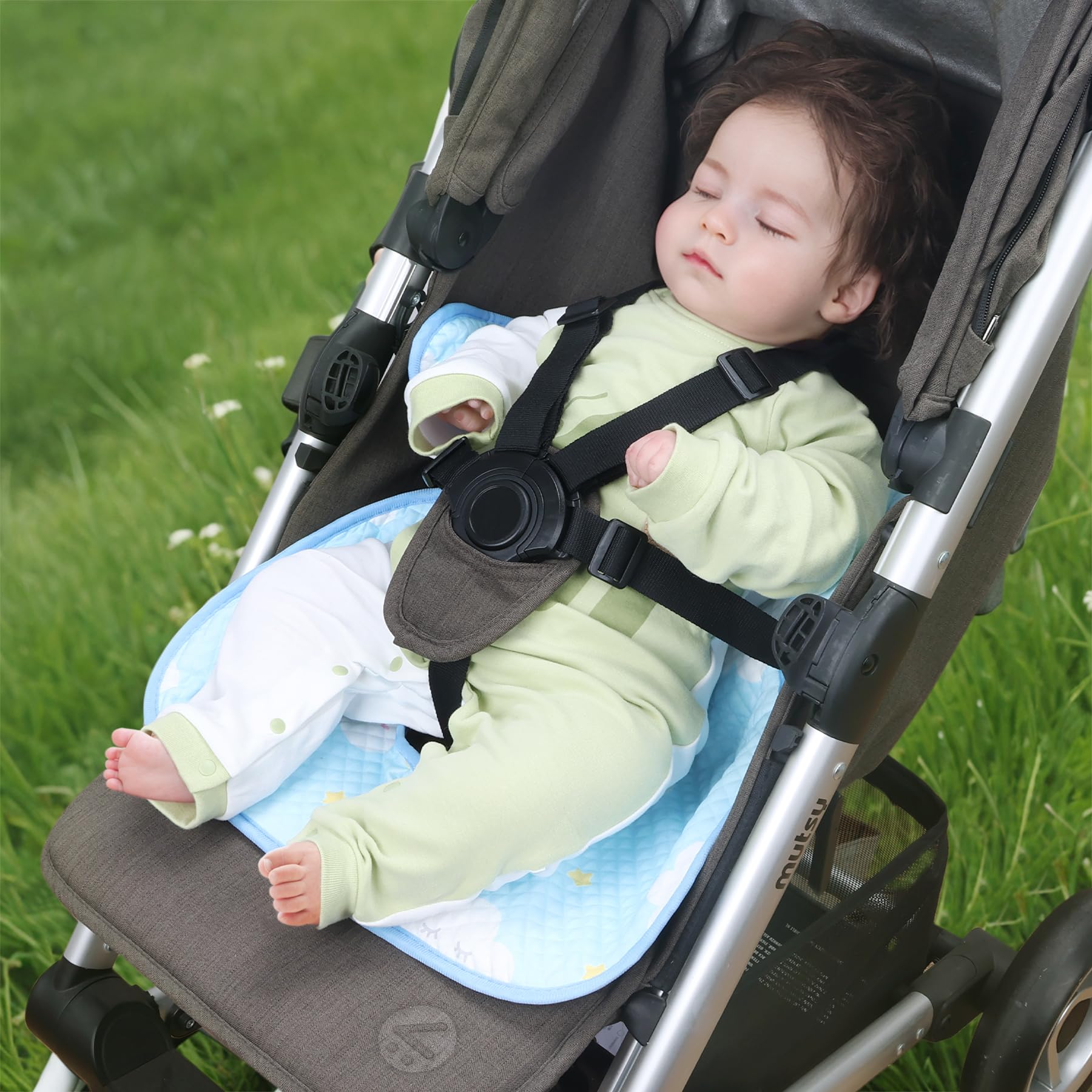 COOLBEBE easy-care machine-washable protector for quick cleanup.