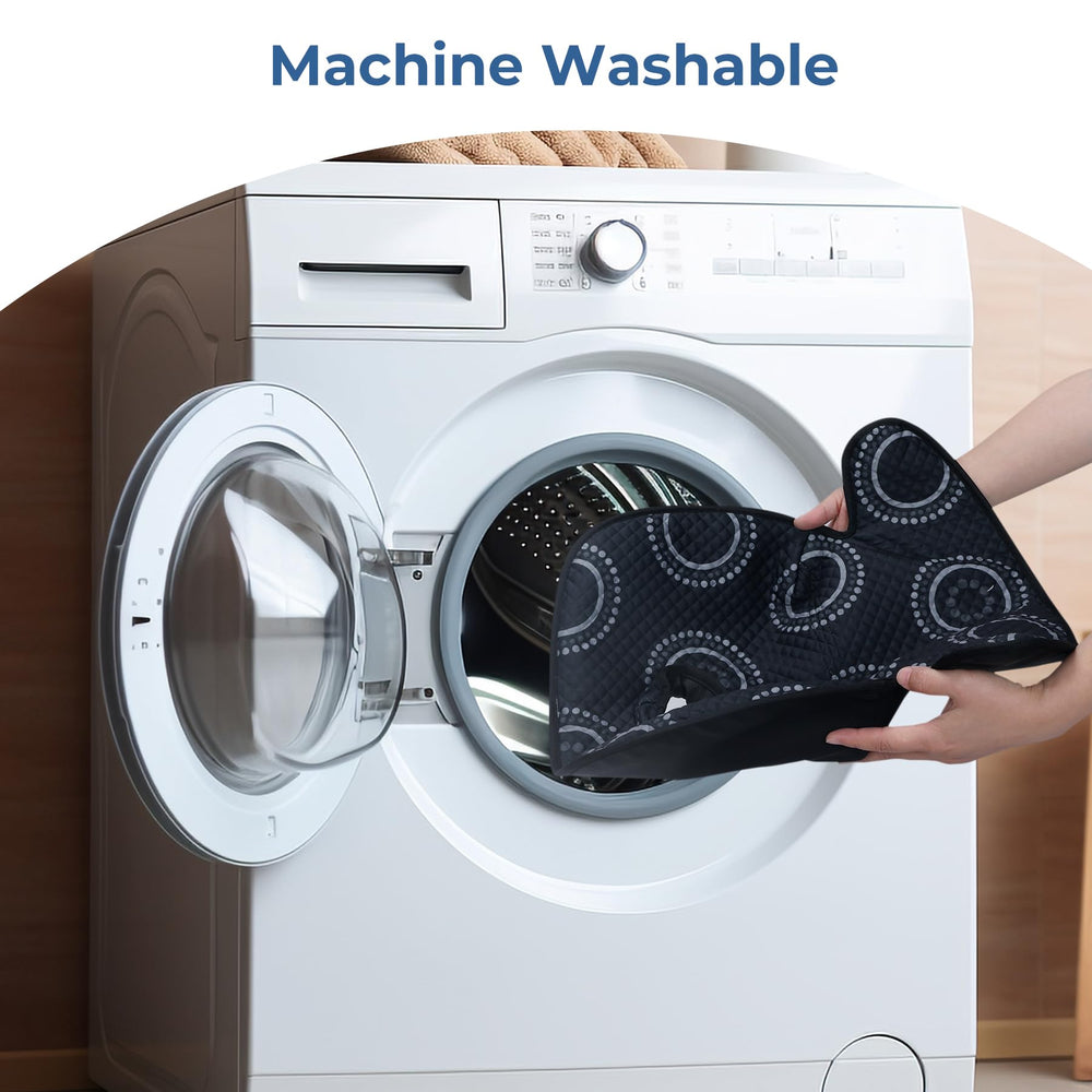 COOLBEBE machine-washable potty protector simplifies quick cleanup.