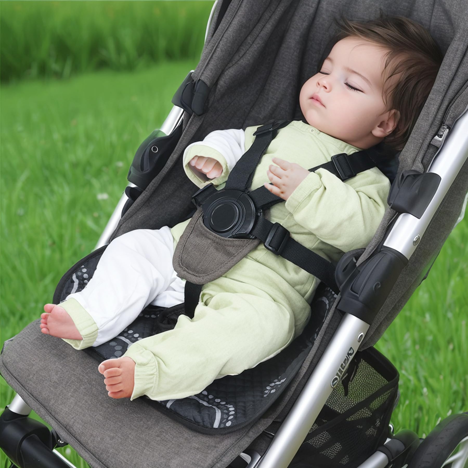 COOLBEBE universal-fit pad for strollers and car seats provides versatile use.