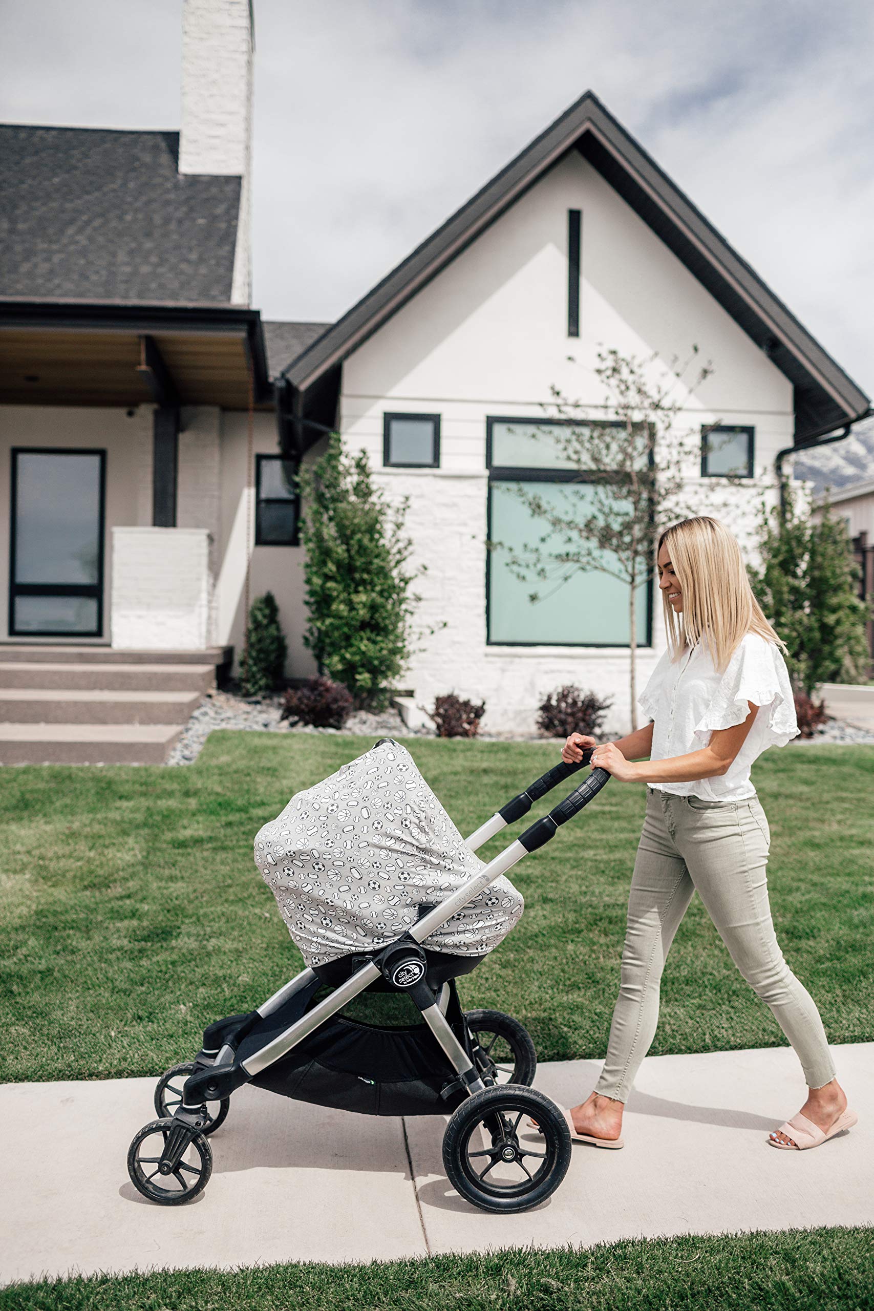 Copper Pearl all-season cover adapts to weather for baby comfort