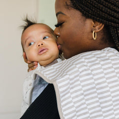 Copper Pearl fleece middle layer provides extra absorbency for spit-up catching.