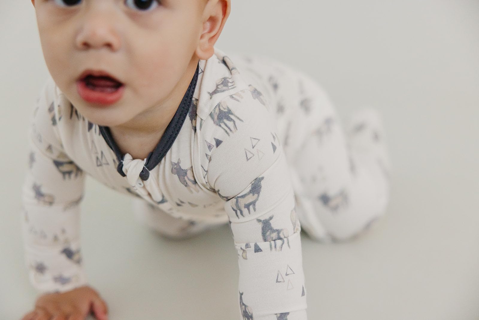 Size range from newborn to 24 months supports growing infants.