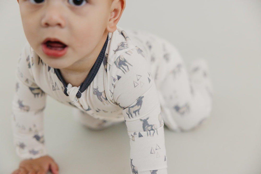 Size range from newborn to 24 months supports growing infants.