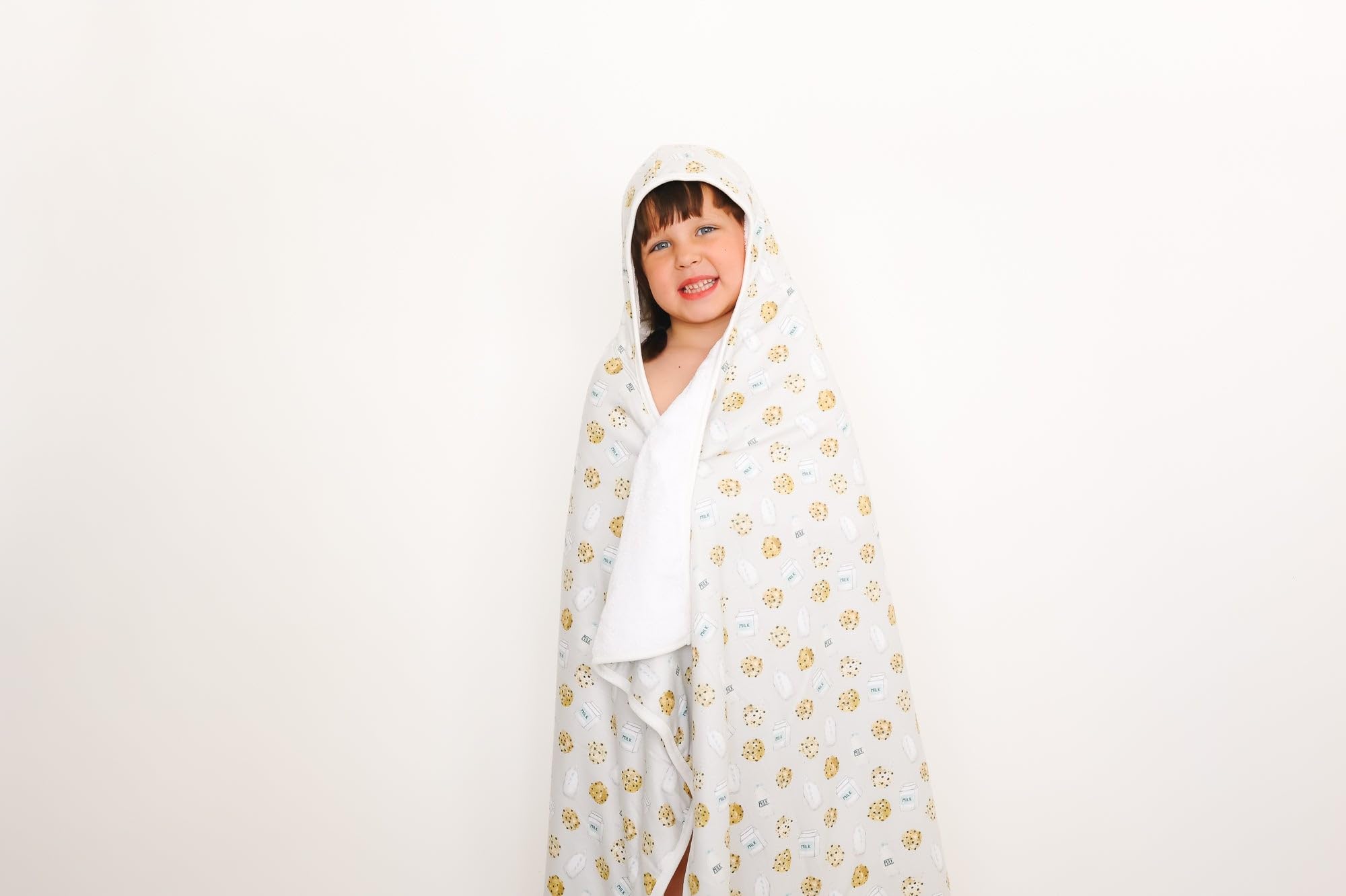 Copper Pearl hooded towel hood and pockets design for comfort and hands warmth