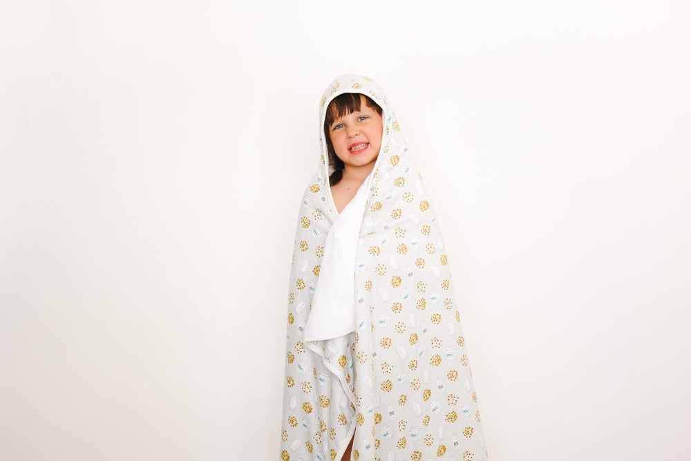 Copper Pearl hooded towel hood and pockets design for comfort and hands warmth