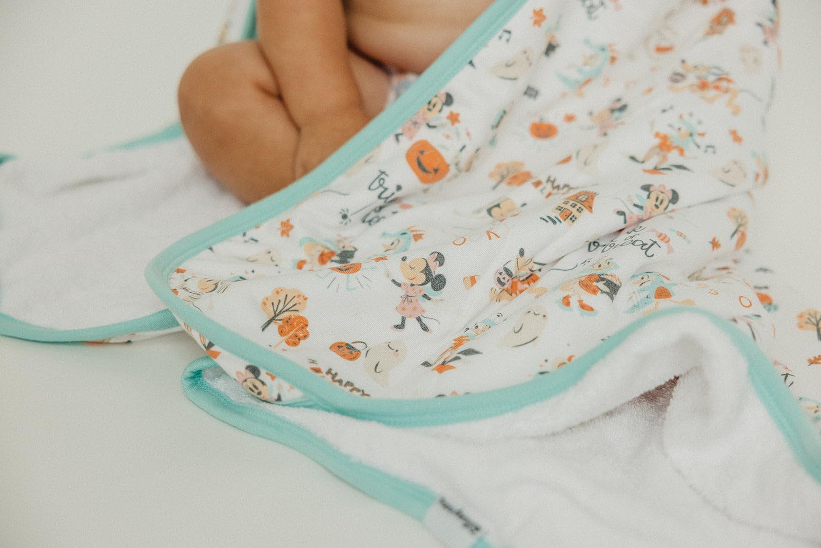 Copper Pearl hooded towel pockets detail offers convenient hand warming during tub time.