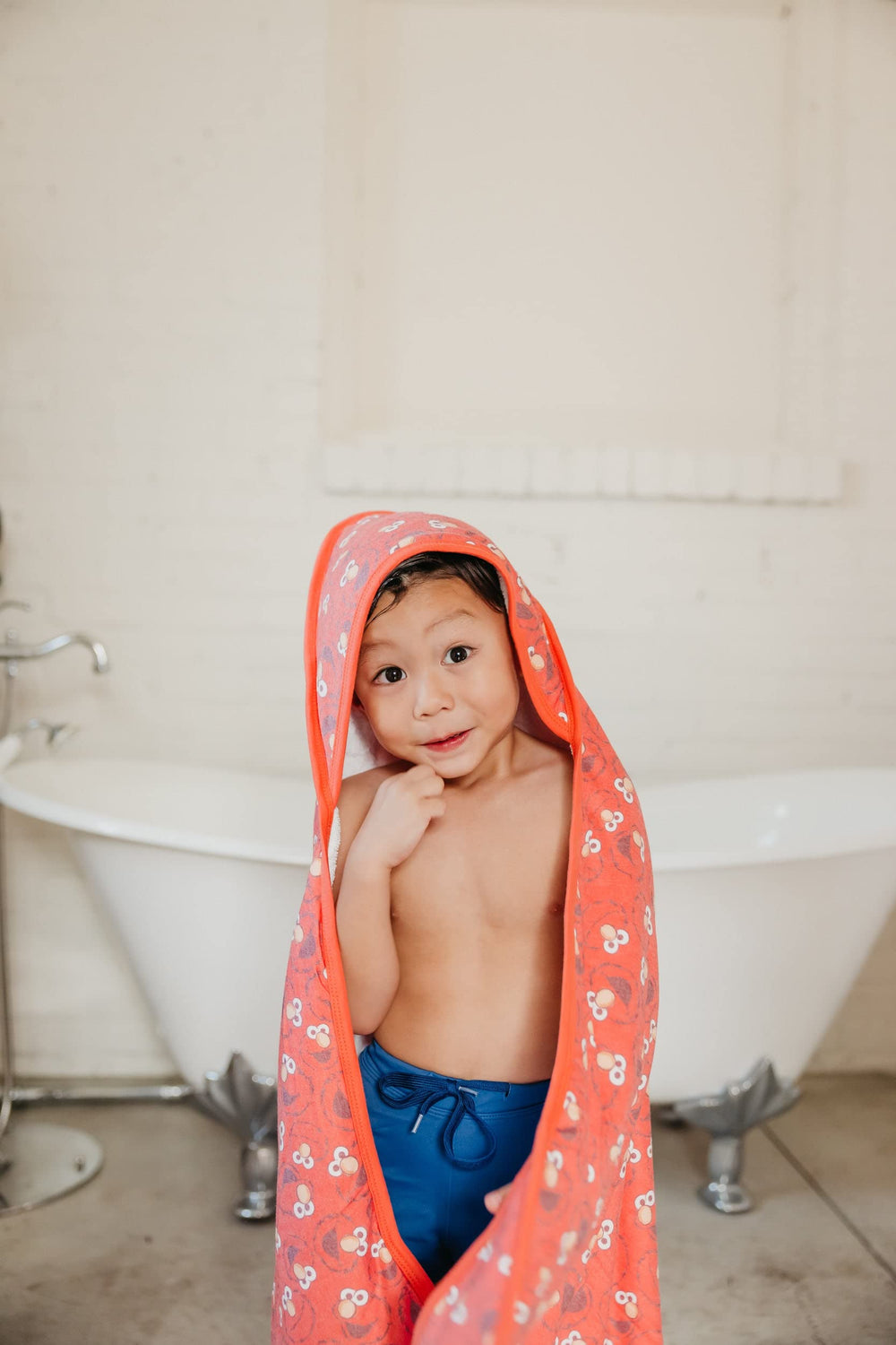 Copper Pearl hooded towel with pockets keeps little hands warm and adds storage