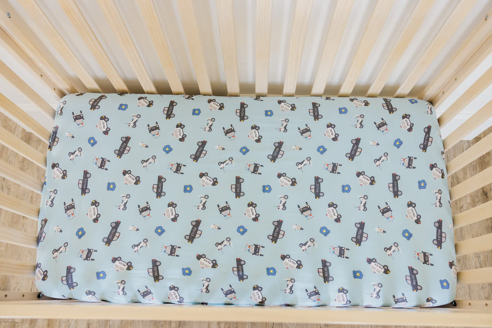 Durable Leo crib sheet that stays soft and vibrant after washes.