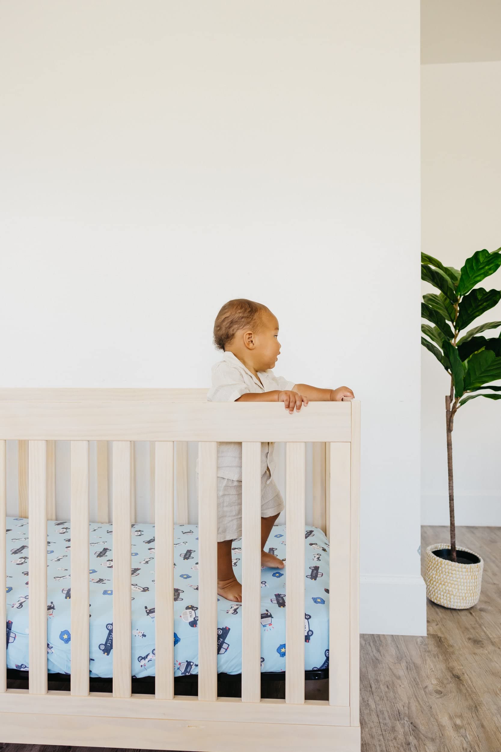Fitted Leo crib sheet with full-edge elastic for snug standard mattress fit.