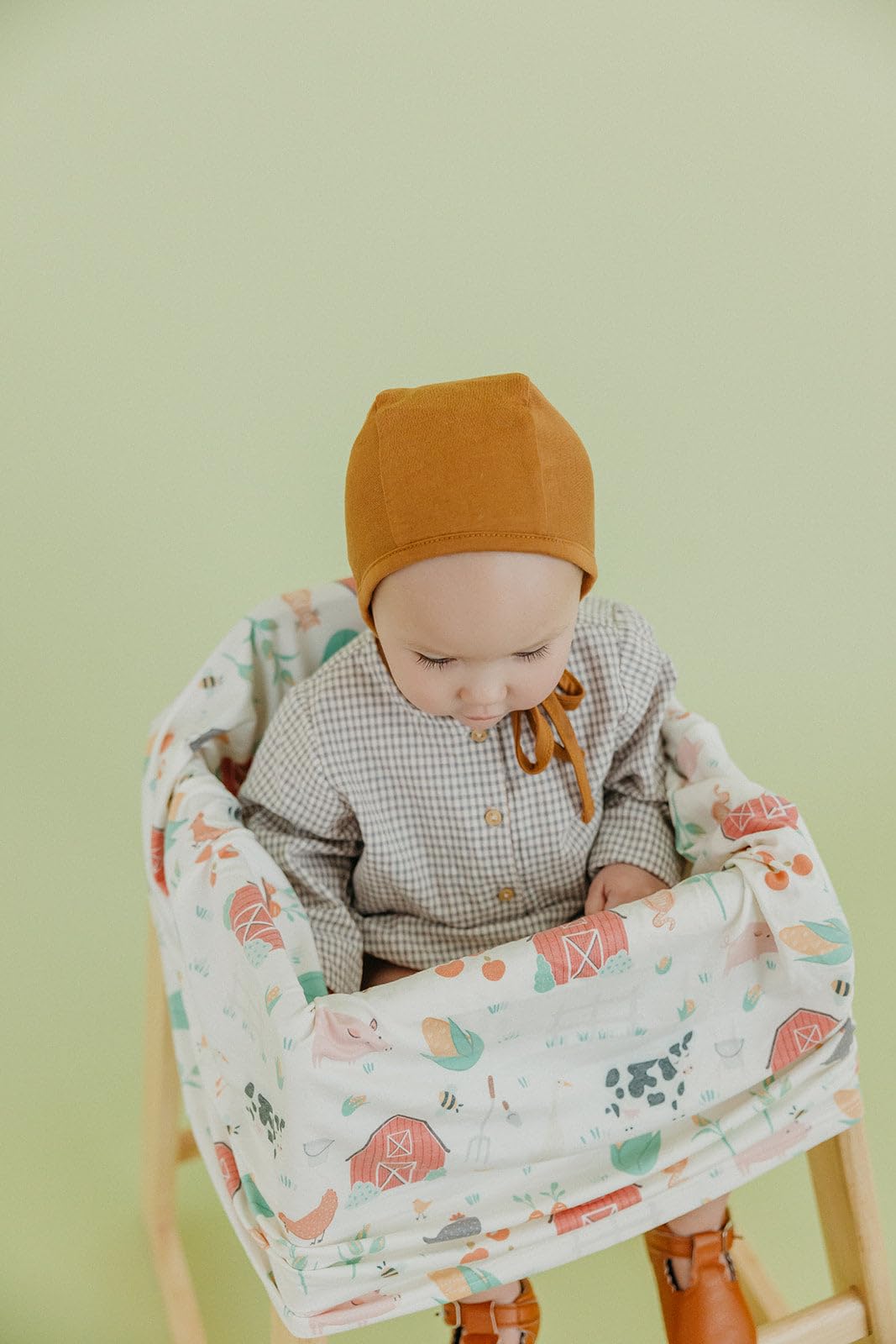 Copper Pearl high chair cover offers clean surface with quick setup.
