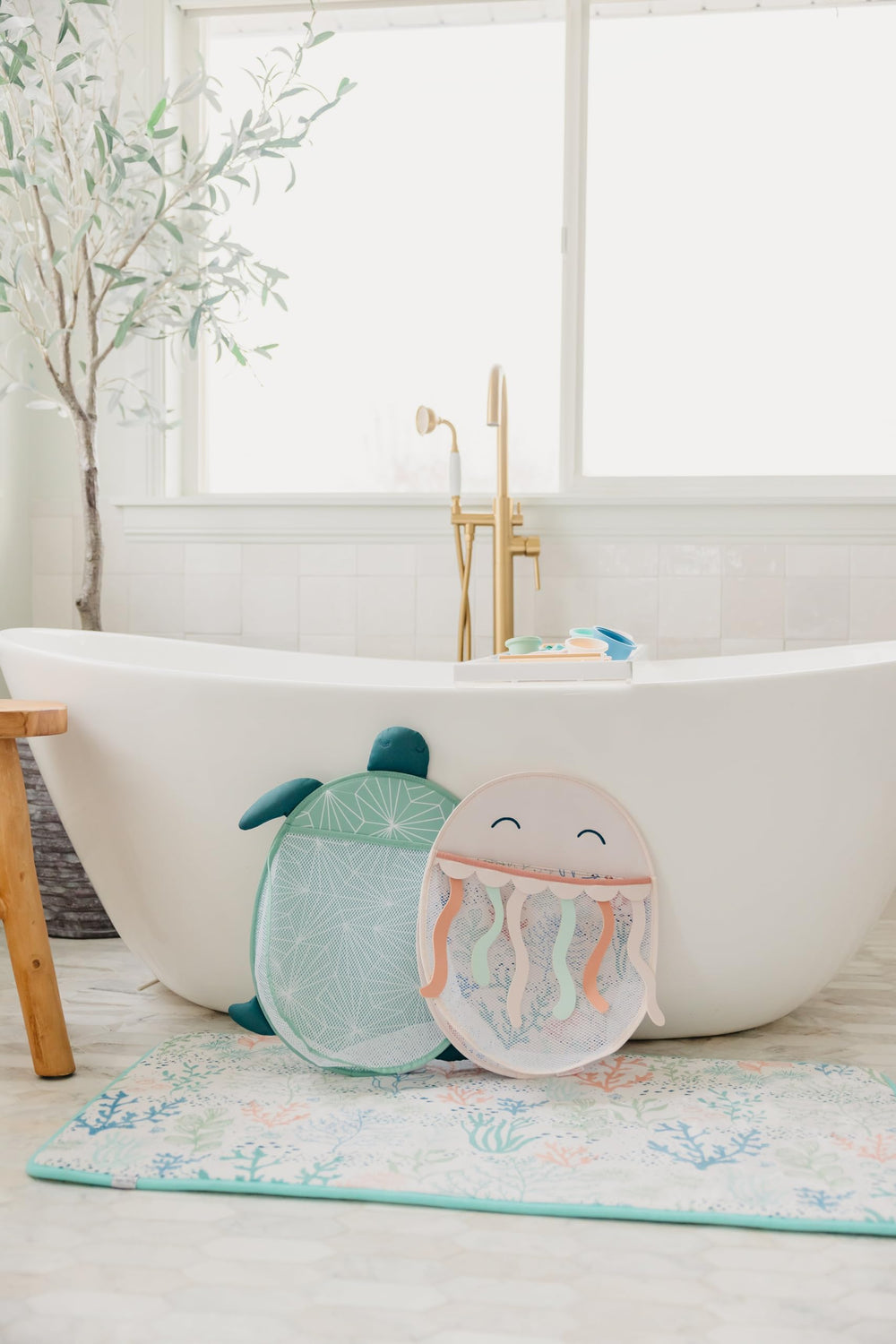 Copper Pearl Oceana organizer showing secure suction cups on tile surface.