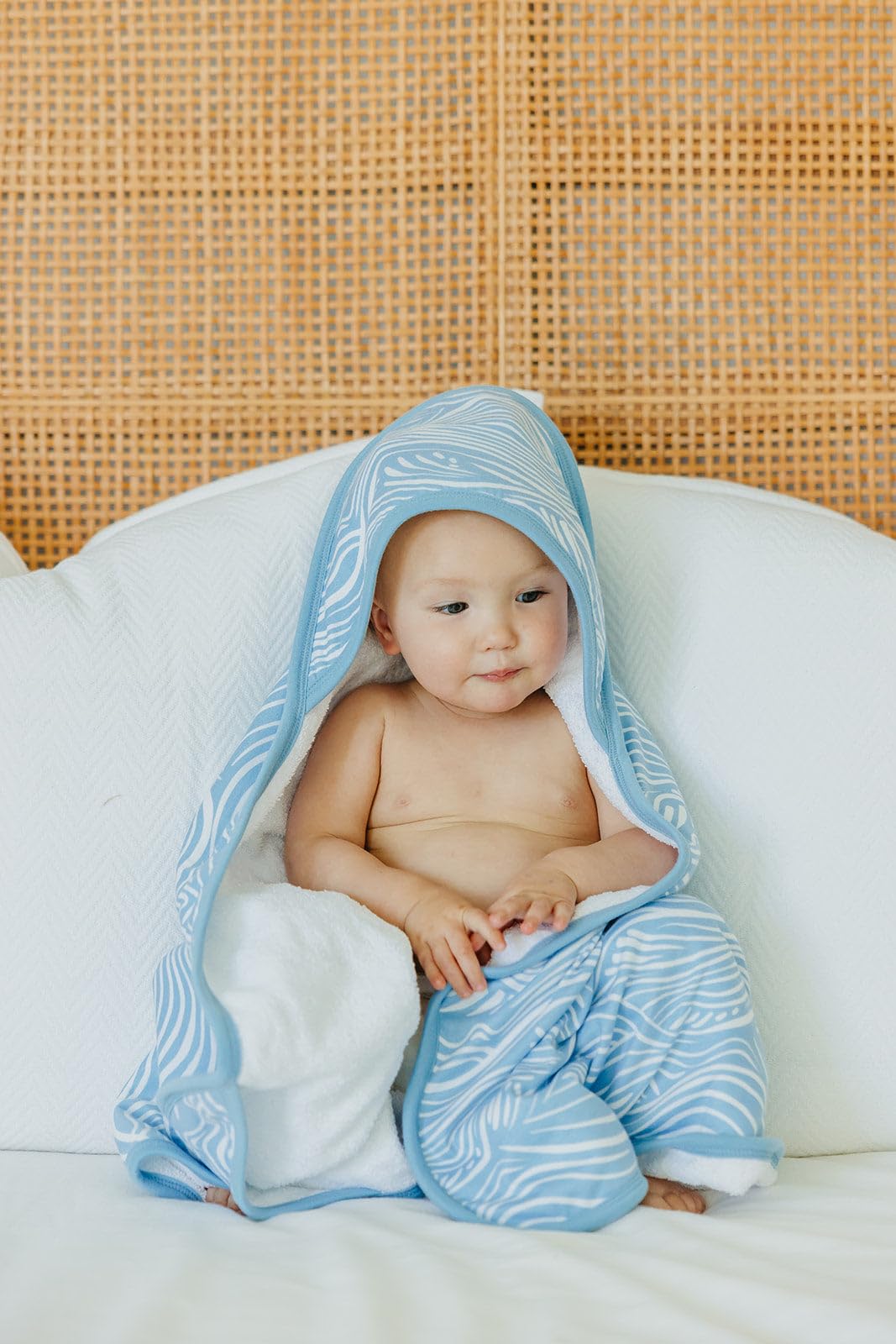 Copper Pearl Surf unisex design suitable for both boys and girls bath time.