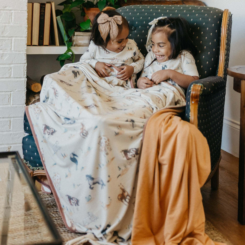 Copper Pearl reversible design with Montana print and solid reverse for versatile use.