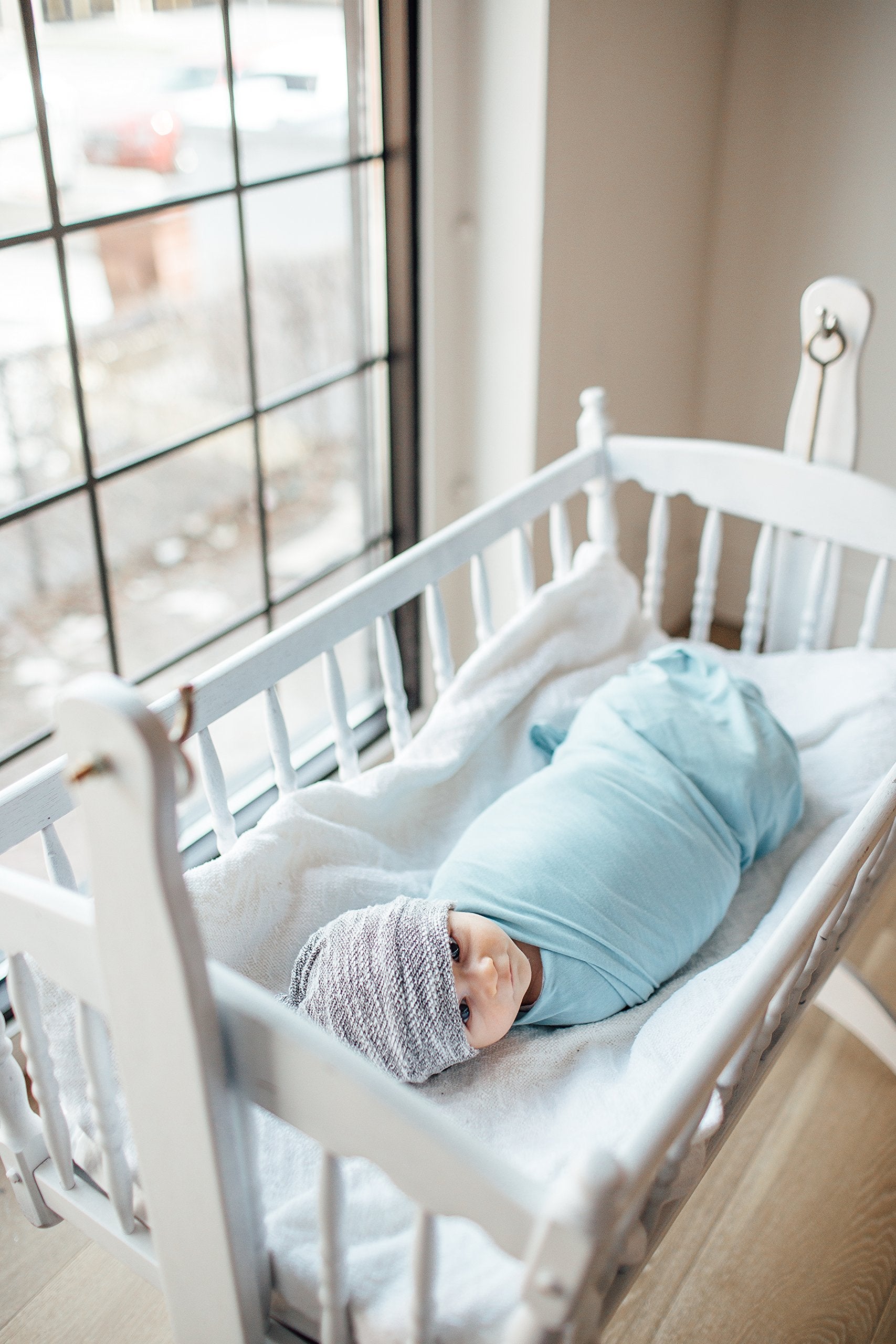 Copper Pearl Sonny nursing cover feature for on-the-go feeding