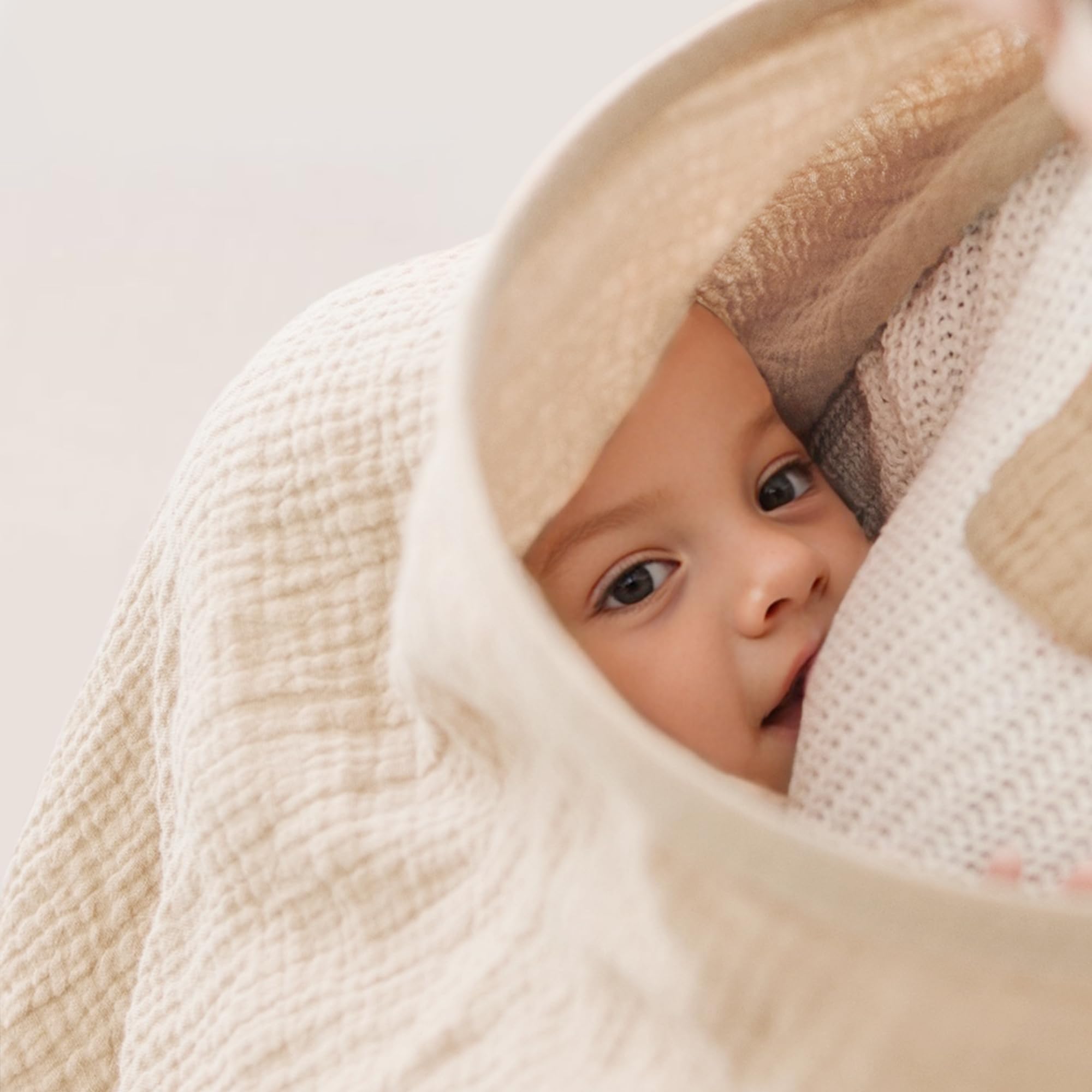 Coreeky 2-pack nursing cover offering convenient, versatile use