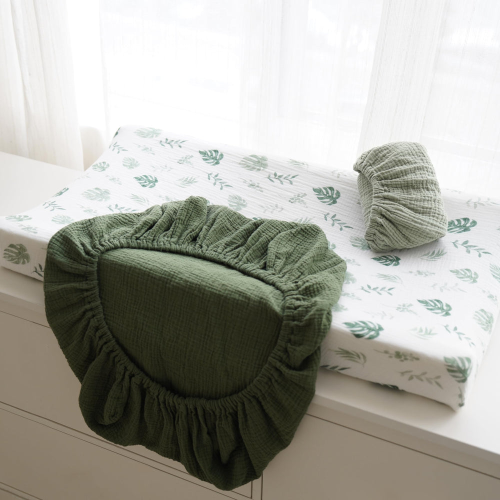 Coreeky leaf-pattern changing pad cover makes a practical baby shower gift.