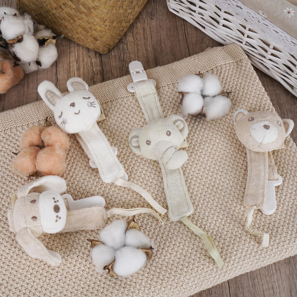 COTTONBEBE pacifier clip can be used on strollers during outings