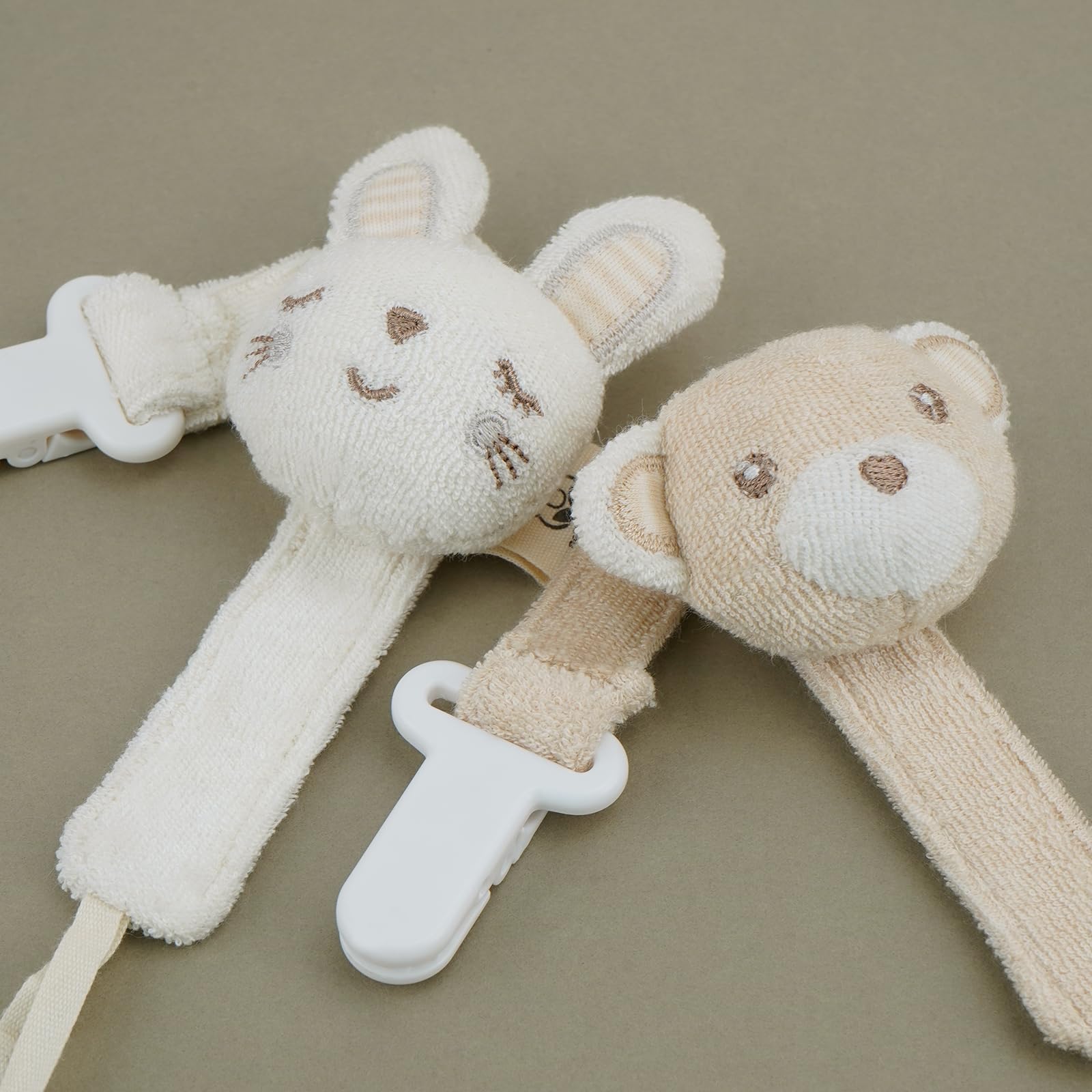 COTTONBEBE pacifier clip features a strong rust-resistant plastic clip