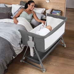 Cowiewie bassinet with pyramid base for stable bedside sleep