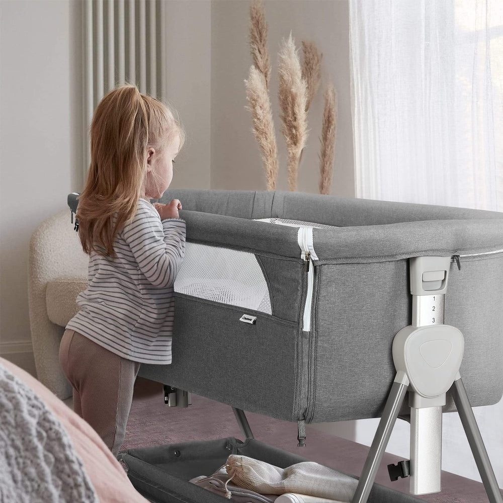 Cowiewie bassinet storage basket and foldable design for travel