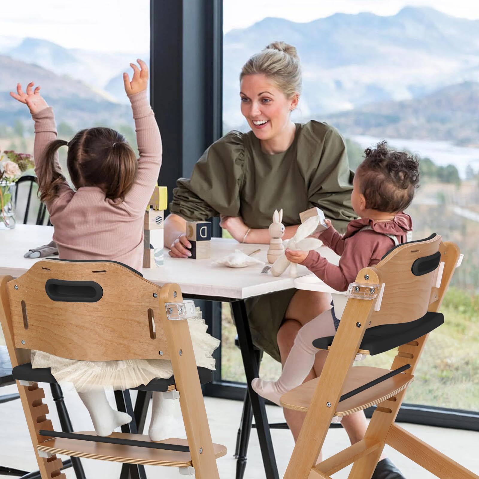 Cowiewie high chair top plate image emphasizes easy wipe-clean surface