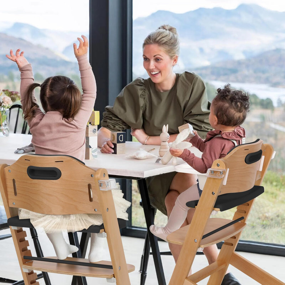Cowiewie high chair top plate image emphasizes easy wipe-clean surface