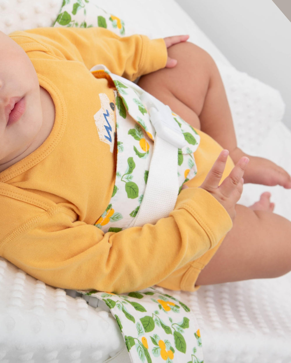 COZINUS changing pad strap provides peace of mind during diaper changes.