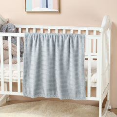 Crevent cozy fleece baby blanket, portable for cradle and car trips.