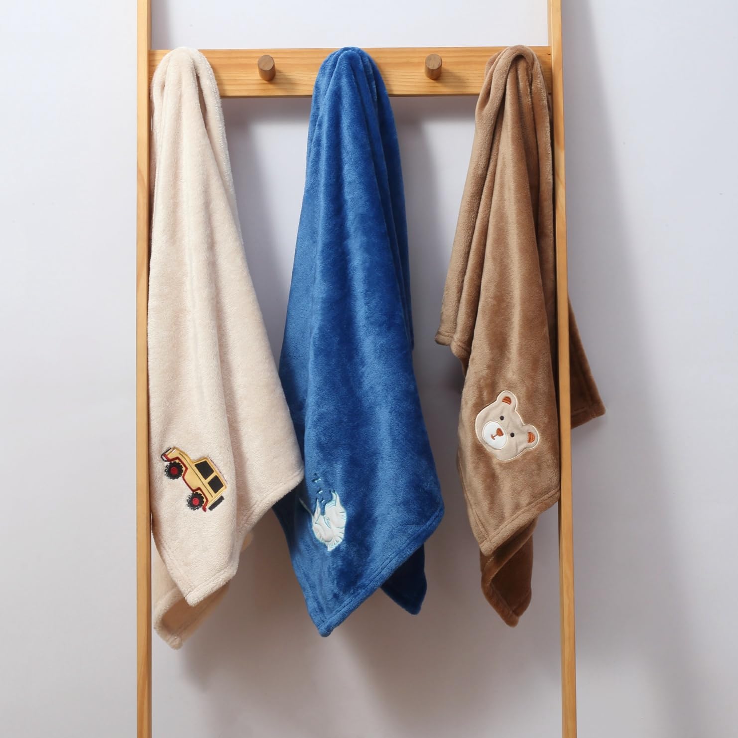 CREVENT gift-ready bear blanket perfect for baby showers.