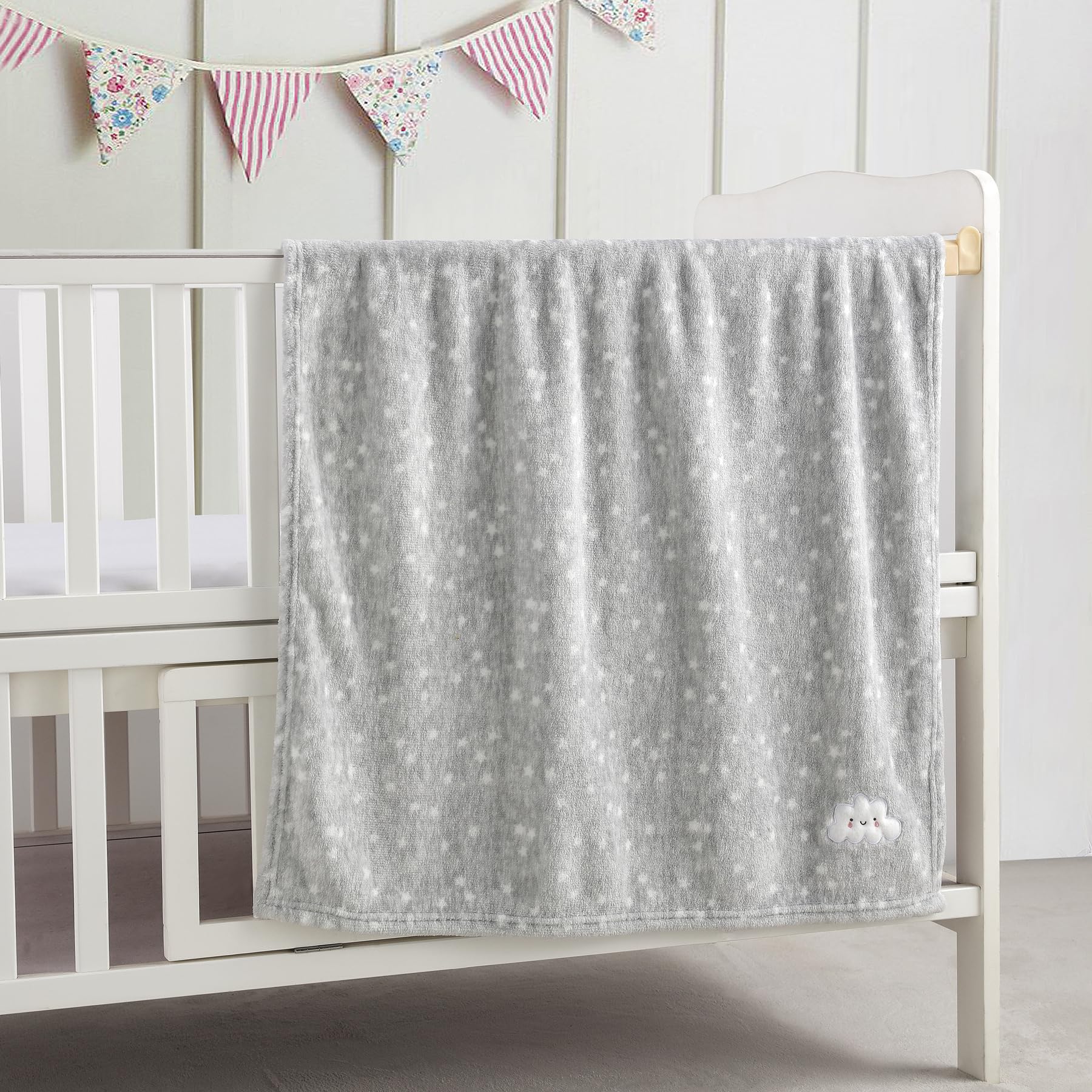 CREVENT lion-pattern blanket layout highlights playful design and cozy comfort.
