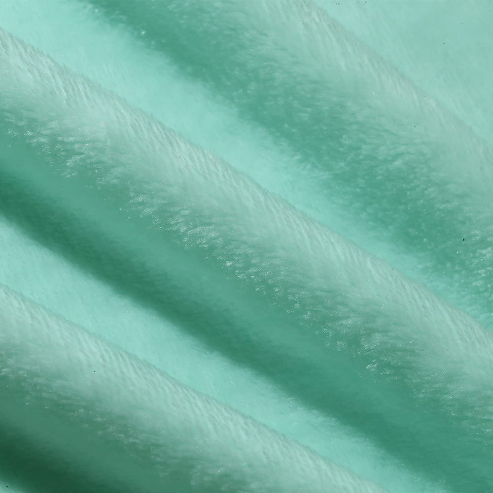 CREVENT machine-washable blanket for easy cleaning after adventures