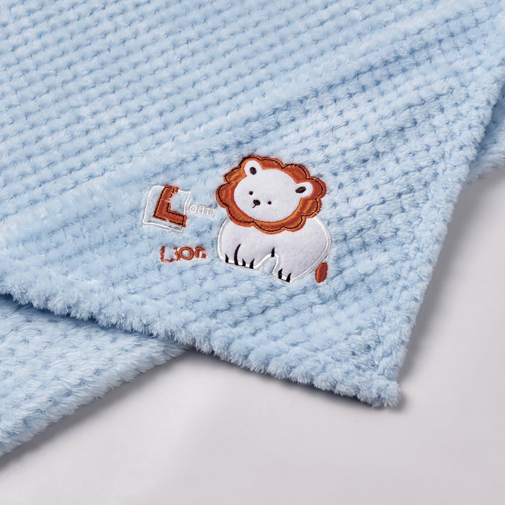 CREVENT nursery setup displays blankets on crib for cozy ambiance.