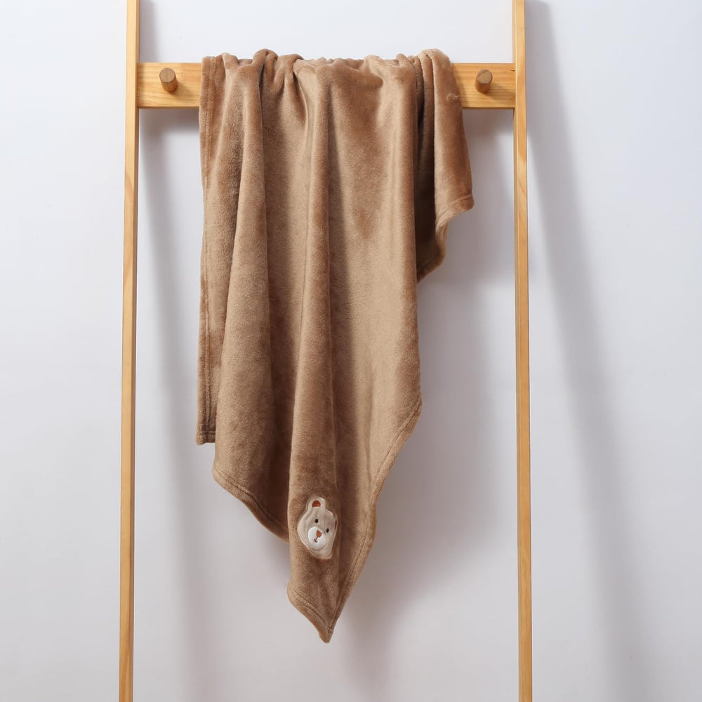 CREVENT travel-friendly blanket easy to pack and carry.