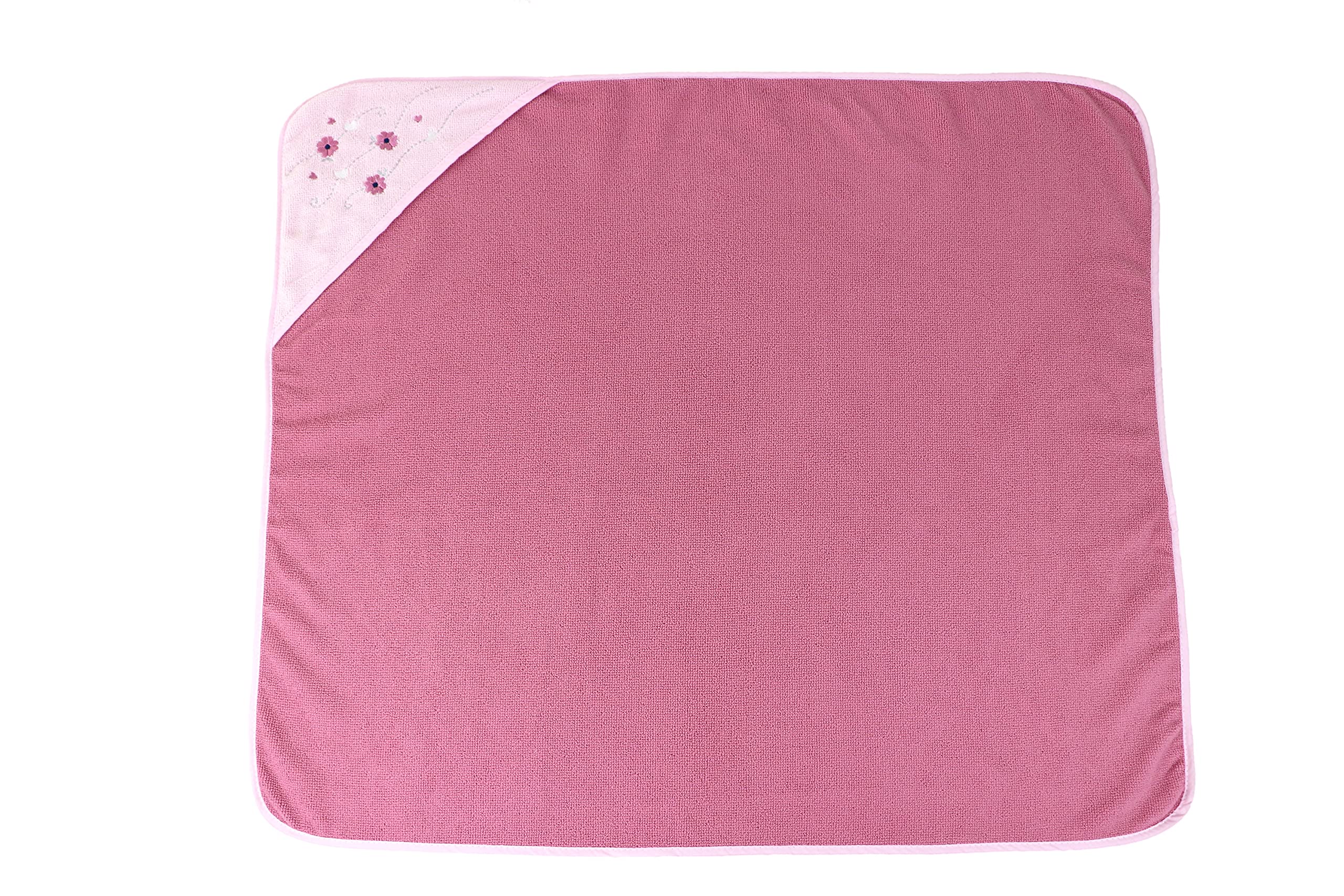 Cudlie Buttons & Stitches hooded towel absorbency demonstrated by plush weave