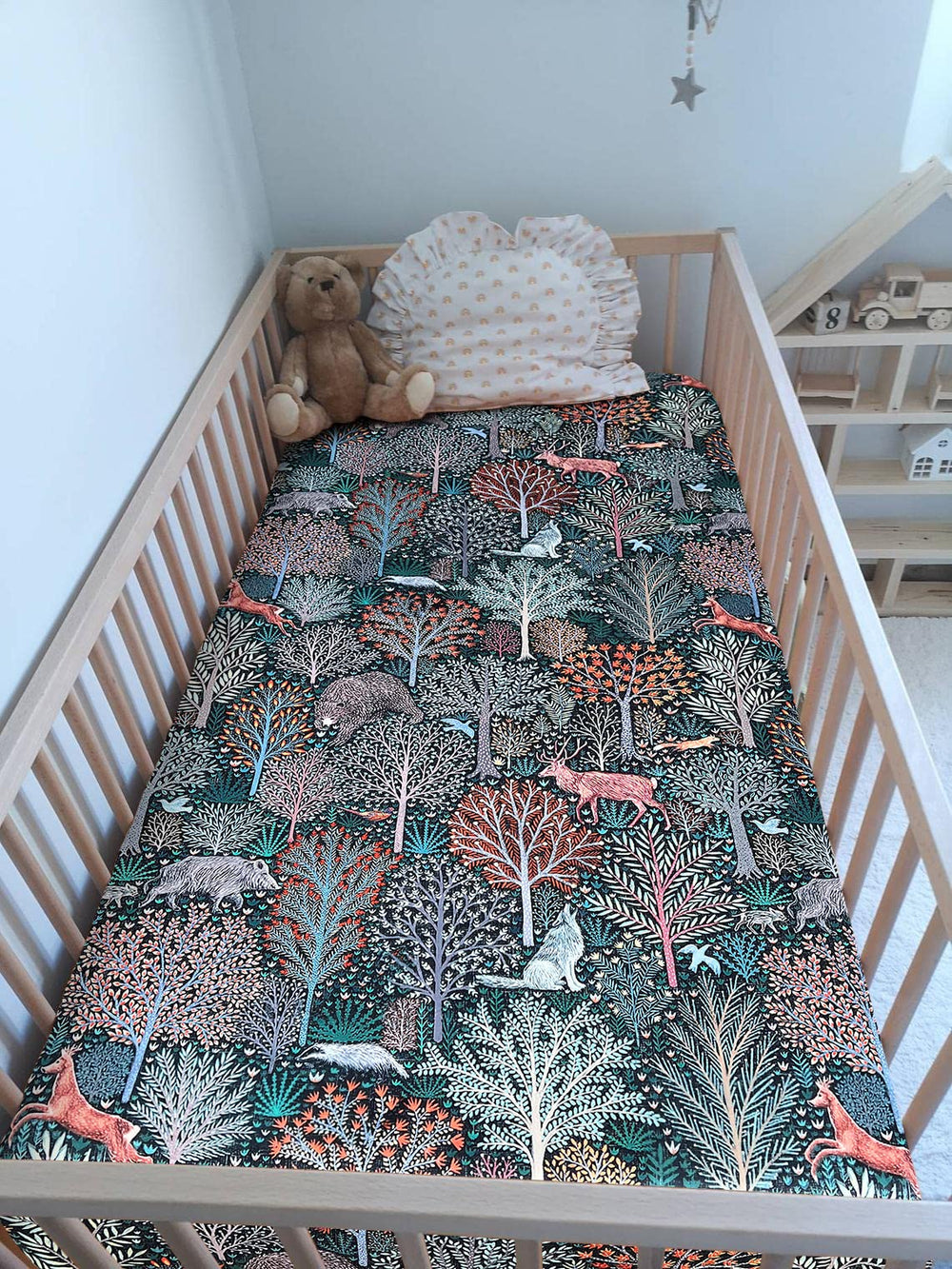 Culclendy jungle animals crib sheet provides breathable stretch for easy changes