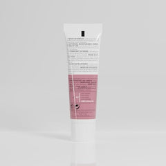 Hands applying Cumlaude CLX gel to delicate skin for irritation relief