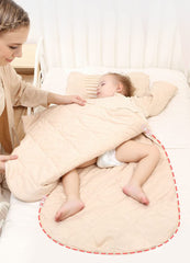 CYUURO 2-way zipper system for easy diaper changes.
