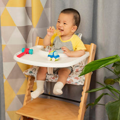 DADOUMAN extra padded interior cushion provides toddler comfort during meals.