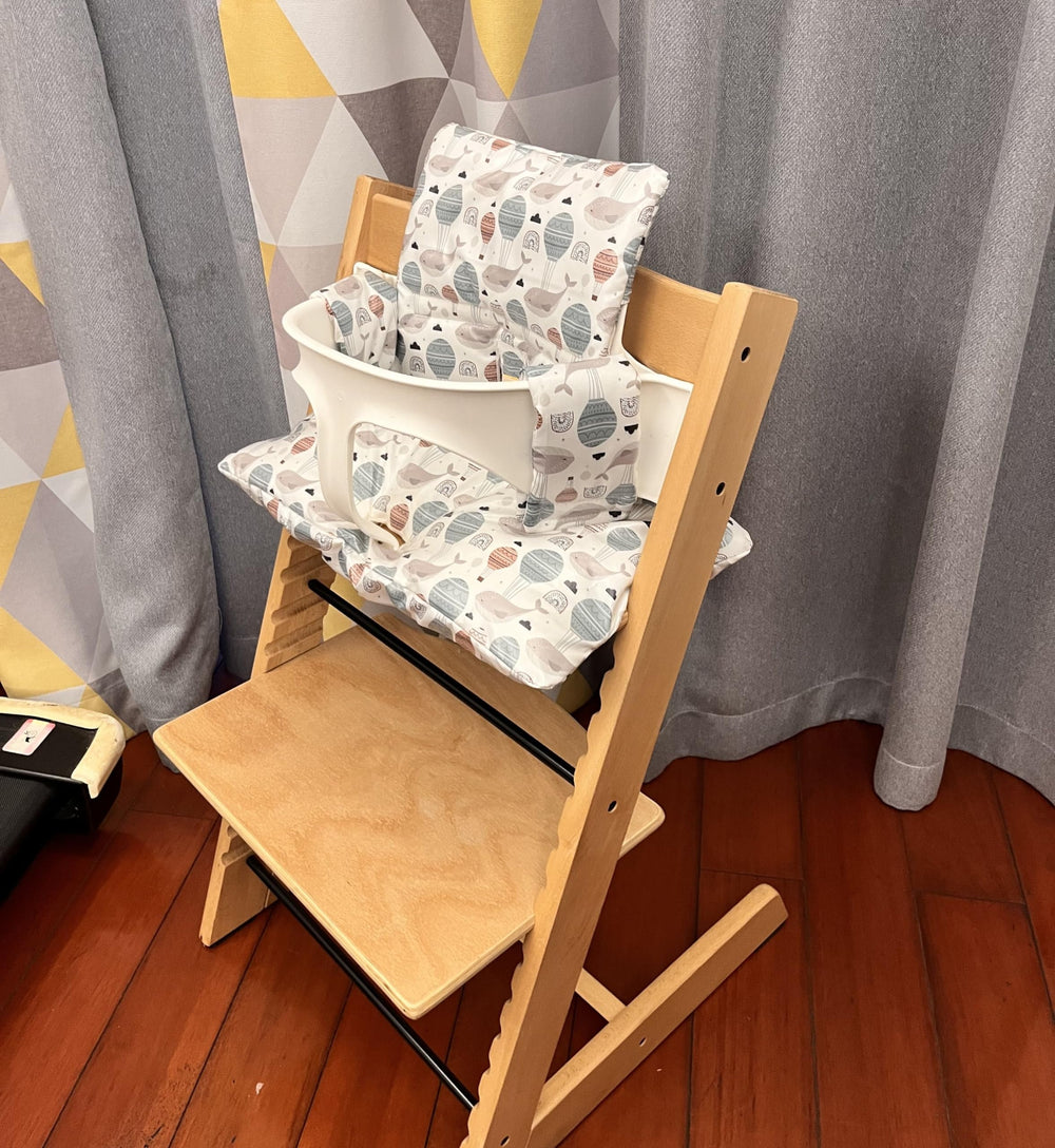 DADOUMAN wipe-clean cushion surface for easy spill cleanup on Tripp Trapp.
