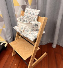 DADOUMAN wipe-clean cushion surface for easy spill cleanup on Tripp Trapp.