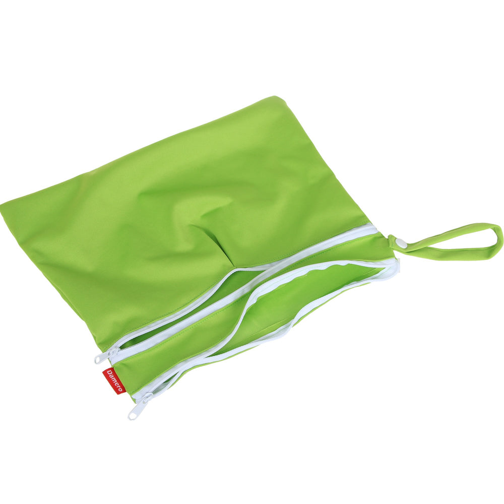Damero wet bag double-zip closeup demonstrates organized clean and dirty compartments