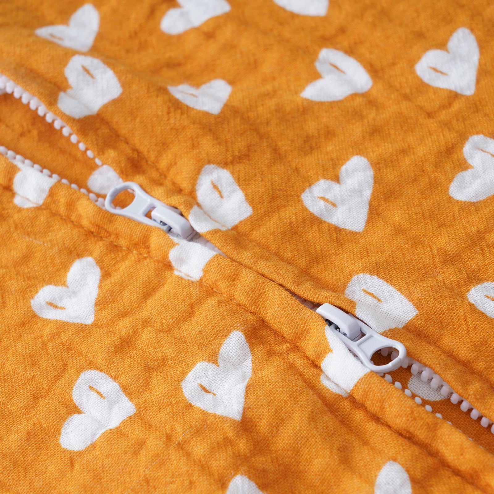 David's Kids zipper protection keeps baby's skin safe during zips.