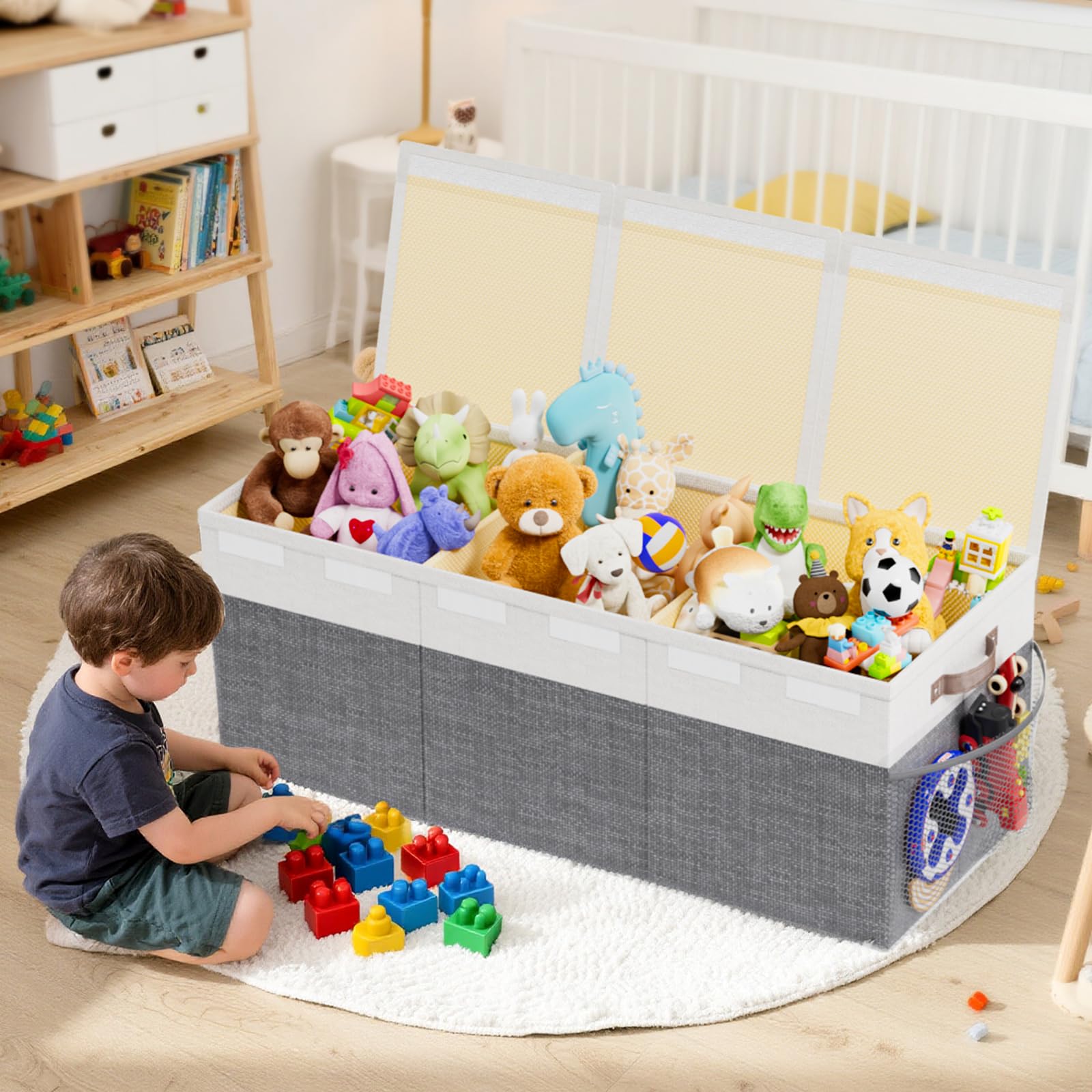 Dayacoco flip-top lid keeps dust out and toys accessible