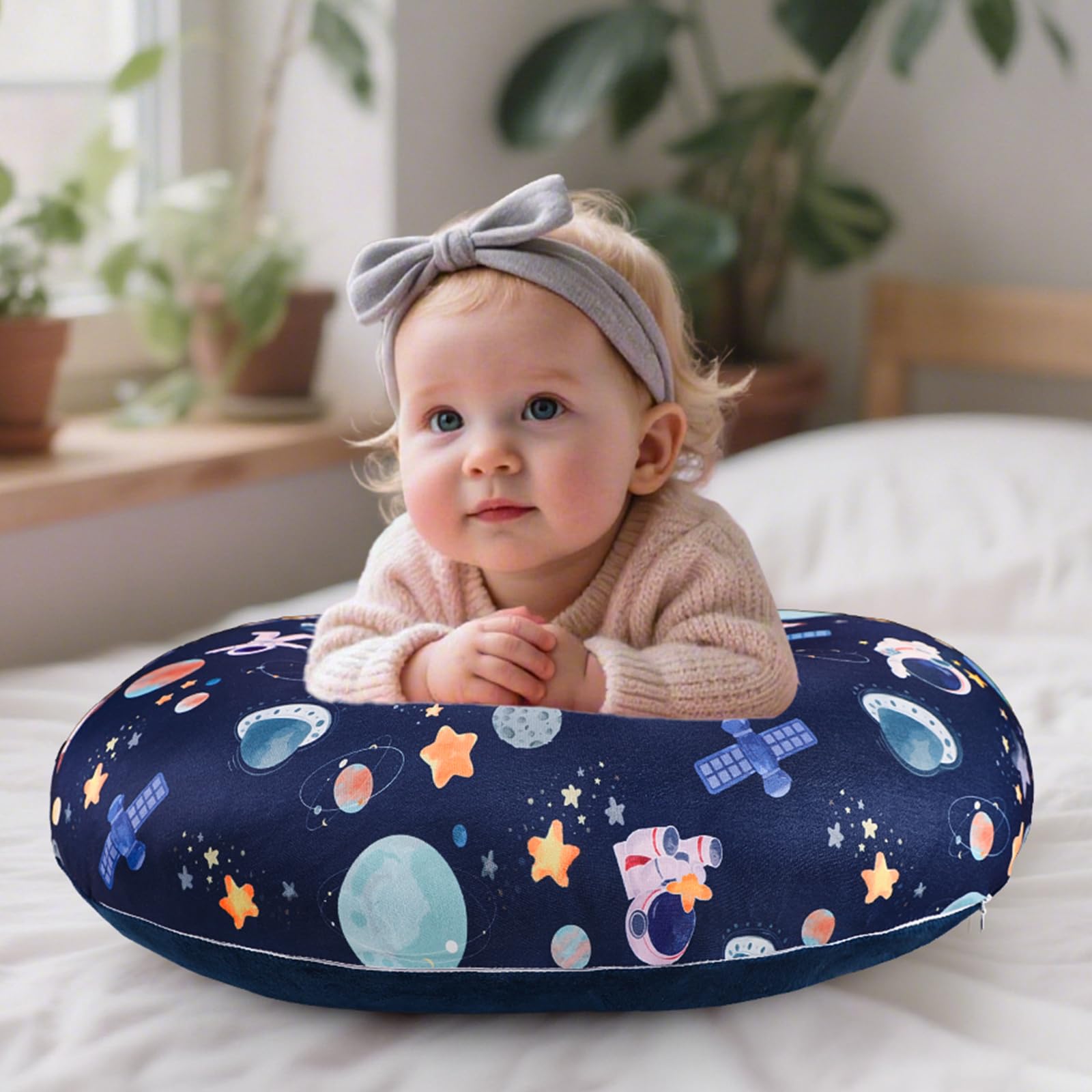 DAYEEBALL nursing cover shows two sides for versatile comfort