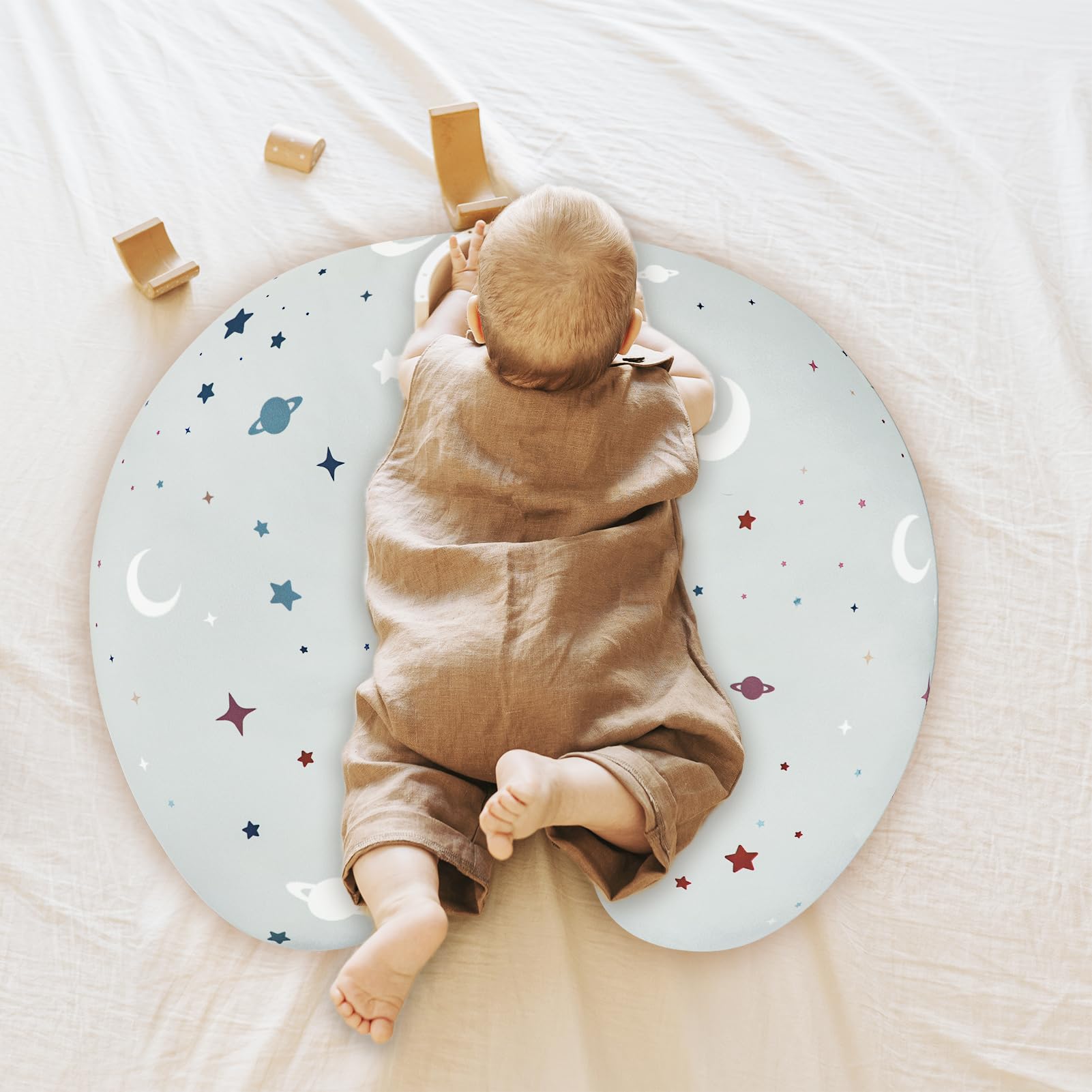 DAYEEBALL gender-neutral starry design suits all babies