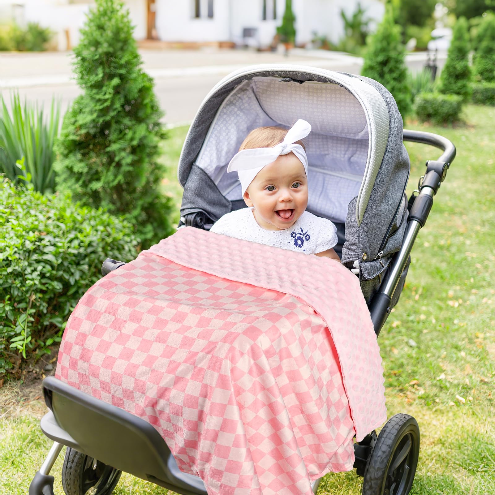 DAYEEBALL pram-cover blanket for on-the-go comfort and convenience.