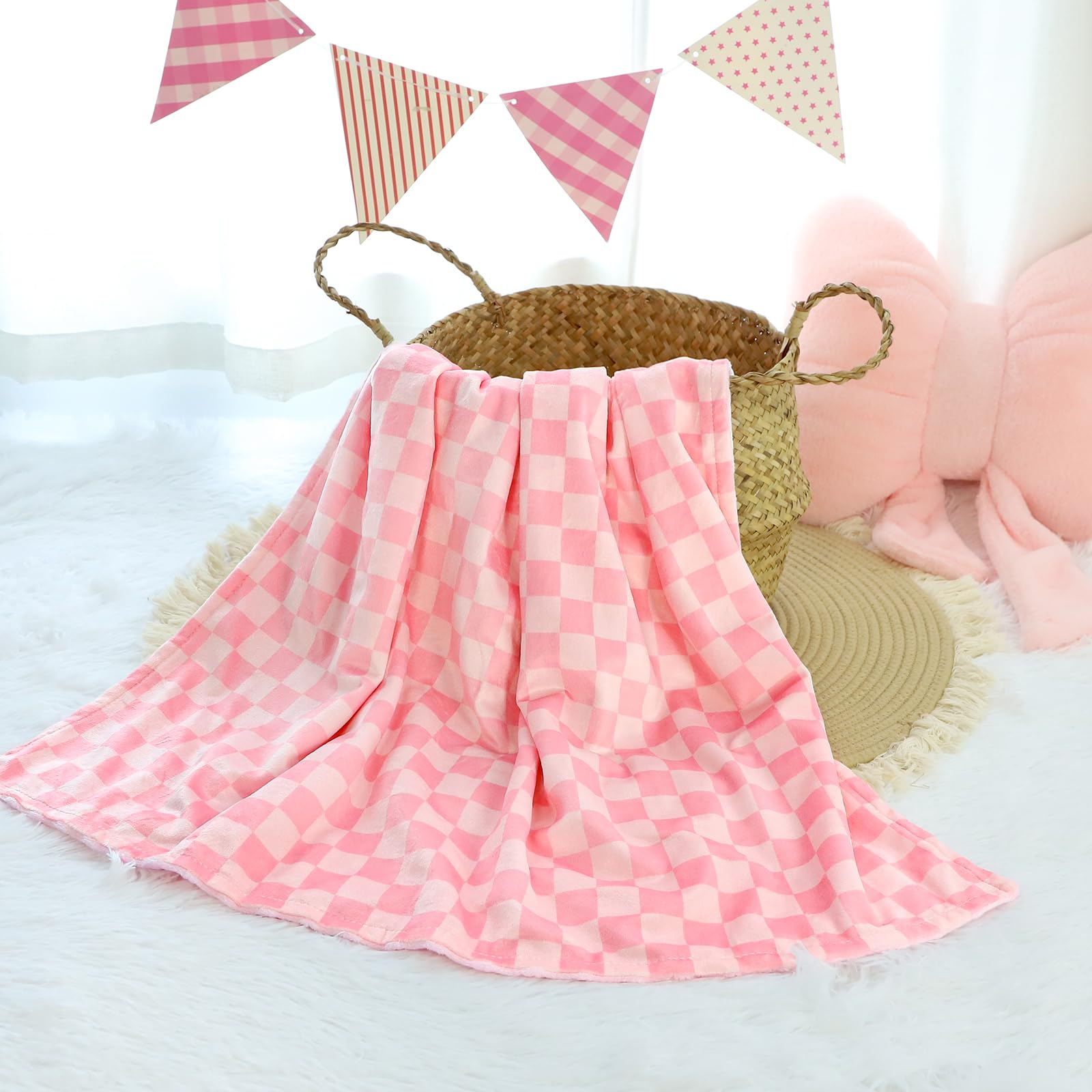 DAYEEBALL toddler-nap blanket supports cozy rest during quiet moments.