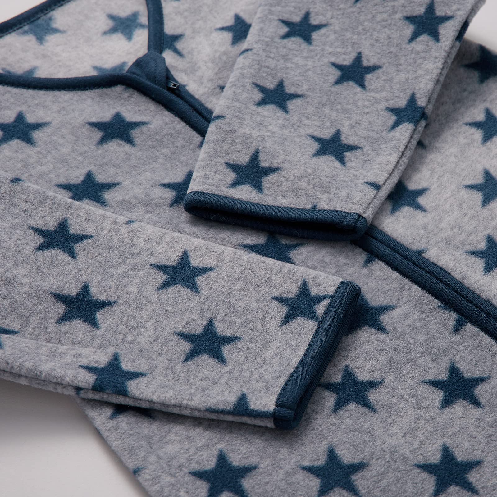 DaysU sleep sack with long sleeves provides warmth and arm freedom.